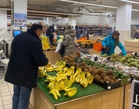 Дефіцит і подорожчання товарів: що чекає на українські супермаркети через блокаду кордону у Польщі