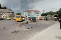 Поблизу залізничного вокзалу у Рівному ремонтують дорогу (ФОТО)