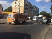 Автобус з військовими потрапив у ДТП у Рівному (ФОТО)