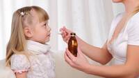 Медики розповіли, чому дітям не можна давати сироп від кашлю: запам'ятайте, батьки!
