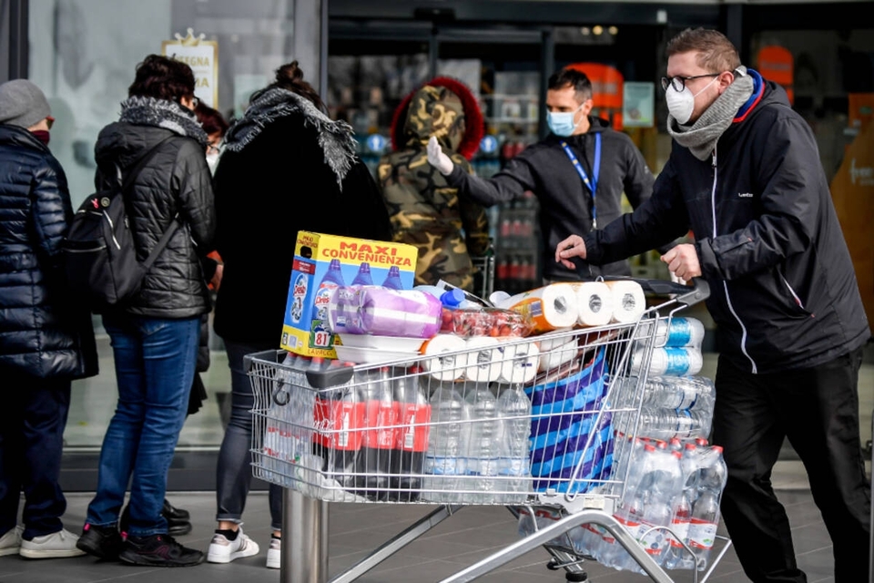 У Польщі теж робився хаос у магазинах. Фото з мережі.