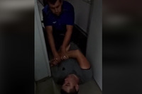 Конфлікт у потязі Харків-Рахів: п’яний чоловік намагався задушити провідника (ВІДЕО)