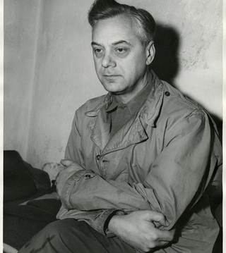 Розенберг у куртці американського солдата -- під час Нюрнберга