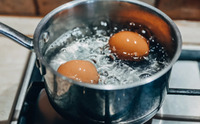 Воду після варіння яєць француженки не виливають: в чому хитрість?