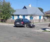 Мотоцикліст потрапив в аварію на «проклятому» перехресті в Володимирці (ФОТО) 