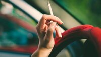 Як швидко прибрати запах сигарет із салону авто за допомогою …копійчаного аптечного засобу