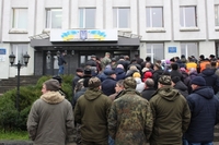 Сотня працівників лісгоспу пікетували Рівненську РДА (ФОТО) 