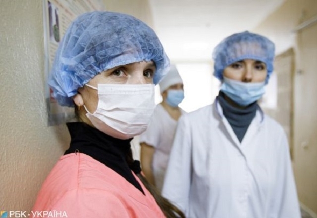 Із запровадженням карантину медпрацівники почали "тікати" з лікарень. Переважно, через незахищеність. Фото ілюстративне, "РБК-Україна"