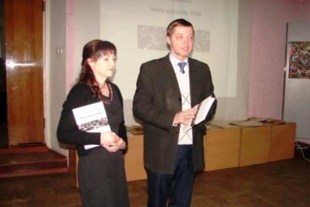 Тетяна Самсонюк та Олександр Булига в Музеї -- під час презентації її книги про поьських полонених "Полонені вересня 1939"