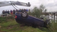 Автомобіль на Рівненщині впав у річку Горинь з мосту (ФОТО)