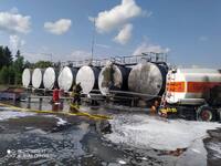 На Рівненщині – інцидент на підприємстві: Загорівся бензовоз біля резервуарів з пальним. Диверсія? (ФОТО)