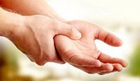 Небезпечні захворювання, про які сигналізують руки: 8 симптомів, на які варто звернути увагу