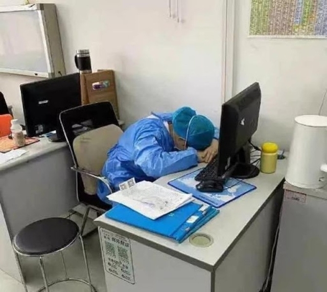 Лікарі Китаю під час боротьби з пандемією