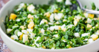 Неймовірний весняний салат із кінзи: смачно і з користю (РЕЦЕПТ)