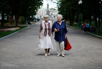 Пенсійний вік для жінок не збільшуватимуть. За однієї умови (ВІДЕО)