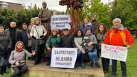 Люди у Рівному зібралися навпроти «Танчика», вимагаючи захистити «Русану» (ФОТО/ВІДЕО)