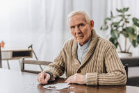 Хороша новина для пенсіонерів: Кабмін ухвалив важливе рішення щодо пенсійних посвідчень