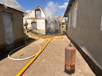 Неподалік Рівного від вибуху врятували будівлю у вогні (ФОТО)