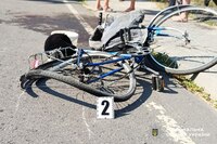На Володимиреччині неповнолітній мотоцикліст збив велосипедистку: пенсіонерка у реанімації