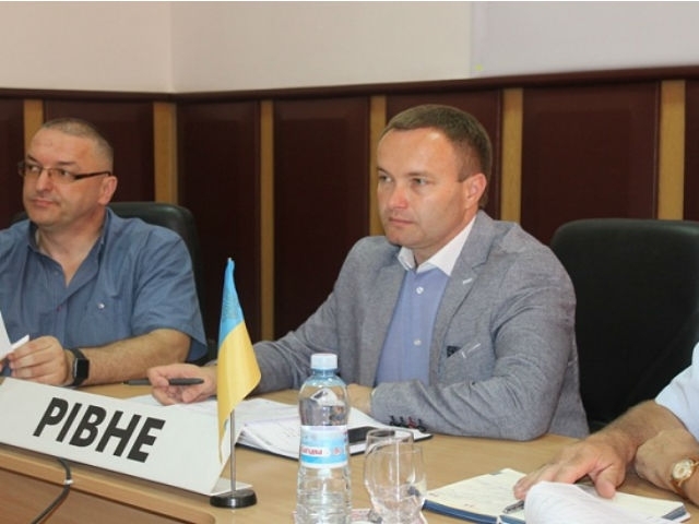 Заступник голови Рівненської ОДА Олександр Корнійчук (на фото - праворуч)