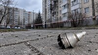 Небезпечні уламки вкрили двори Рівного: як вони виглядають і куди звертатися людям (ФОТО)