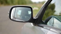 Чому досвідчені водії не складають бічні дзеркала на парковці
