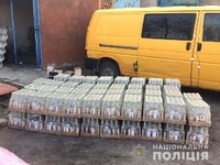 900 літрів підробної горілки: на Рівненщині виявили мікроавтобус, вщент запакований фальсифікатом (ФОТО)