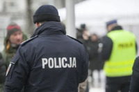 Обікрали та спалили паспорти: у Польщі поліція розслідує напад на сім’ю українців