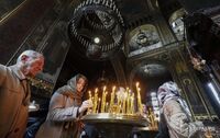 Таких слів краще уникати: як правильно українською сказати «віруючий»?