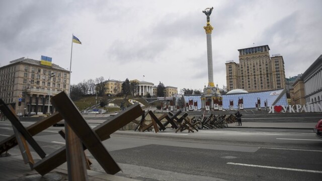 Київ, вільний і "наїжачений" - фото з мережі