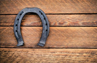 Три обереги над вхідними дверима, які не пускають зло у дім: народні прикмети