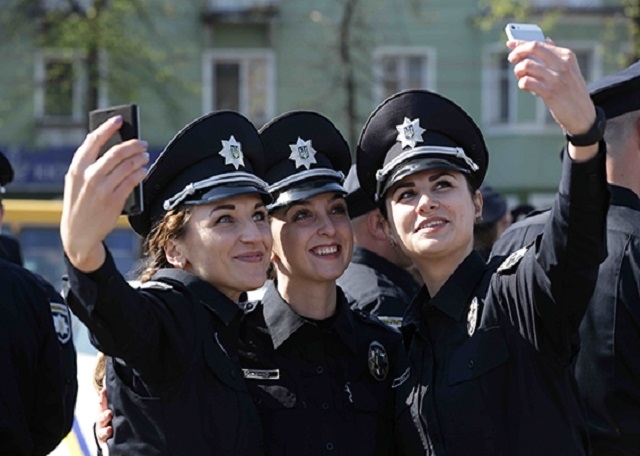 Патрульні поліцейські Рівненщини. Фото ілюстративне