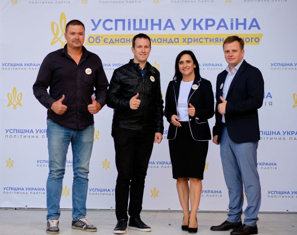 Праворуч - Михайло Кондратюк, віцепрезидент мініфутбольного клубу «Кардинал-Рівне».