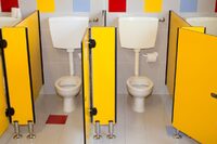 В яких школах на Рівненщині цього року облаштують внутрішні вбиральні 