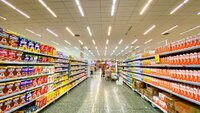 Полиці супермаркетів заполонив відомий товар з Польщі: Місцеві виробники мають бути на сторожі