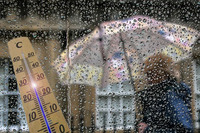 Дощі з грозами та +30 градусів: синоптик повідомила погоду на день (КАРТА)