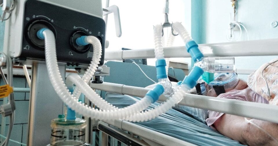 До лікарні у Рівному госпіталізували чоловіка з опіками: Його дивом врятували