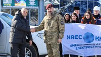Підтримка ЗСУ триває: колектив Хмельницької АЕС передав на передову два авто
