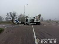 На Рівненщині ДТП із двома вантажівками – через туман (ФОТО)