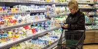 Новорічний стіл 2025: назвали продукти, які найбільше подорожчають до свят