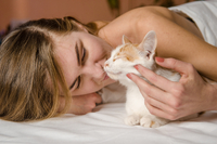 Масаж лапками й не тільки: Вісім ознак, що кіт вас по-справжньому любить