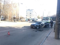 Водійка BMW, яка влетіла в металеву огорожу в Рівному, покинула місце ДТП