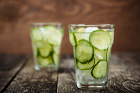 Краще ніж вода з лимоном: напій корисний для травлення, нирок і шкіри