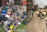 На Рівненщині шукали крадений велосипед, а виявили зброю, наркотики, бурштин і помпи (ФОТО)