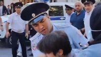 Жінки зупиняють «уазіки», силовики відкривають вогонь. Дагестан покаже росіянам, як треба протестувати? (ВІДЕО)  