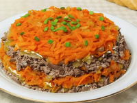 Незвичний салат із 3 інгредієнтів, який можна використати і як начинку для пиріжків