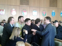 Голова Рівненської облради наказав поліції вивести депутатів (ФОТО)