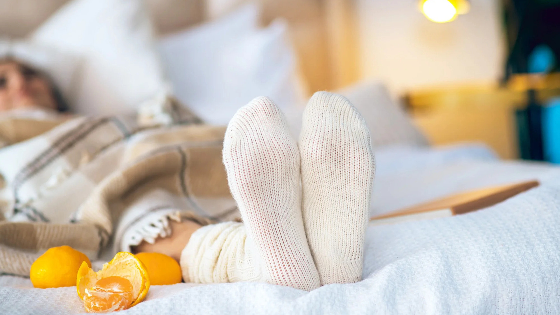 Сон у шкарпетках: Експерти назвали небезпечні наслідки, які вас очікують