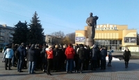 Під пам'ятником Шевченка у центрі Рівного — збори (ФОТО)