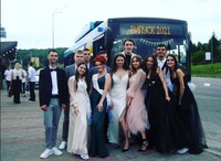 Школярі відсвяткували випускний у рівненському тролейбусі (ФОТОФАКТ)